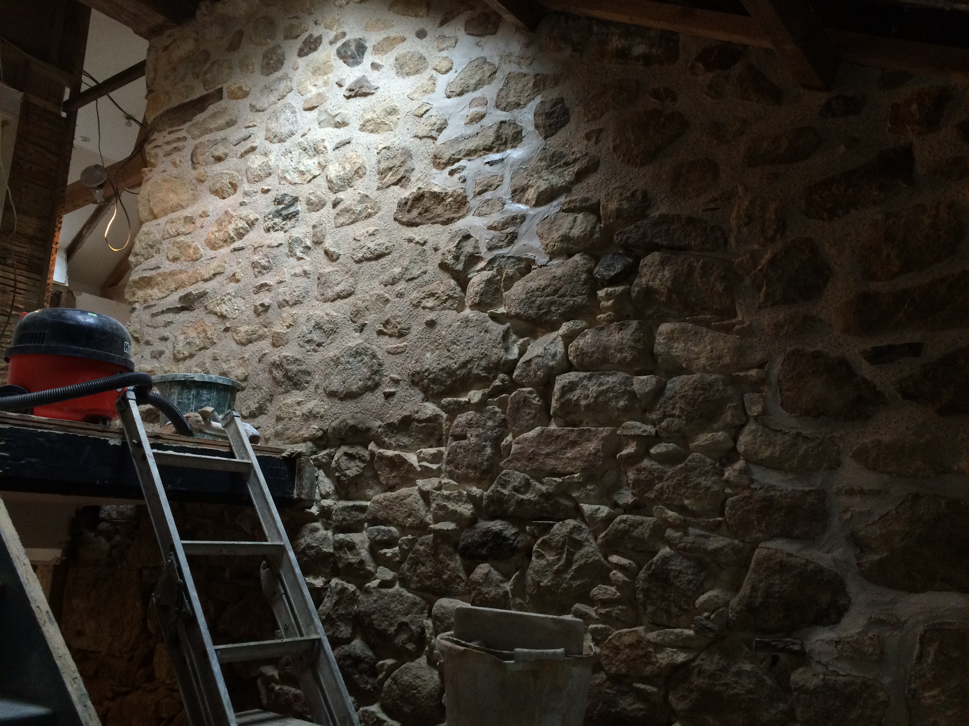 a picture of internal lime pointing during is aplication
