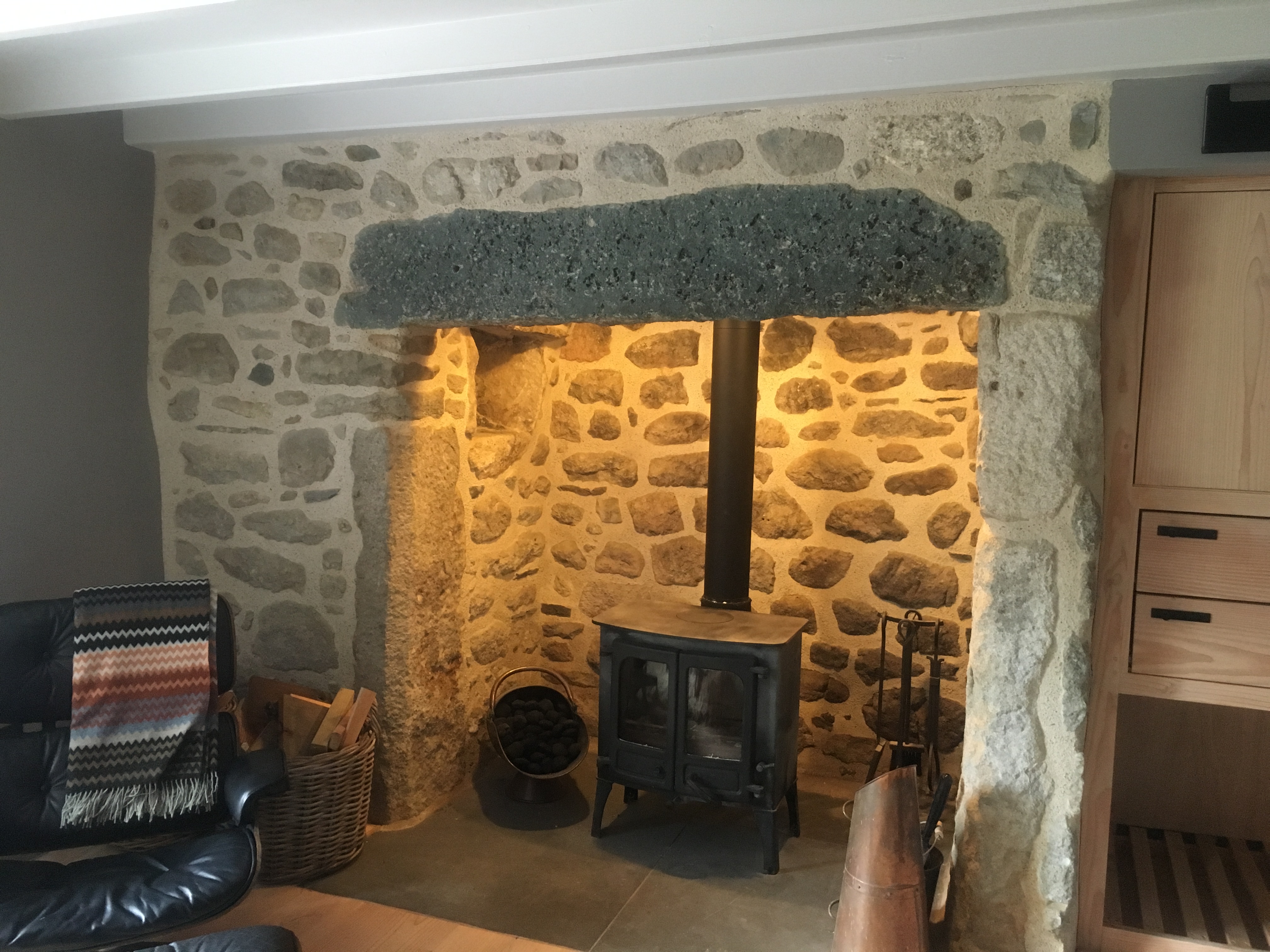 Fire place carefully renovated using lime mortar