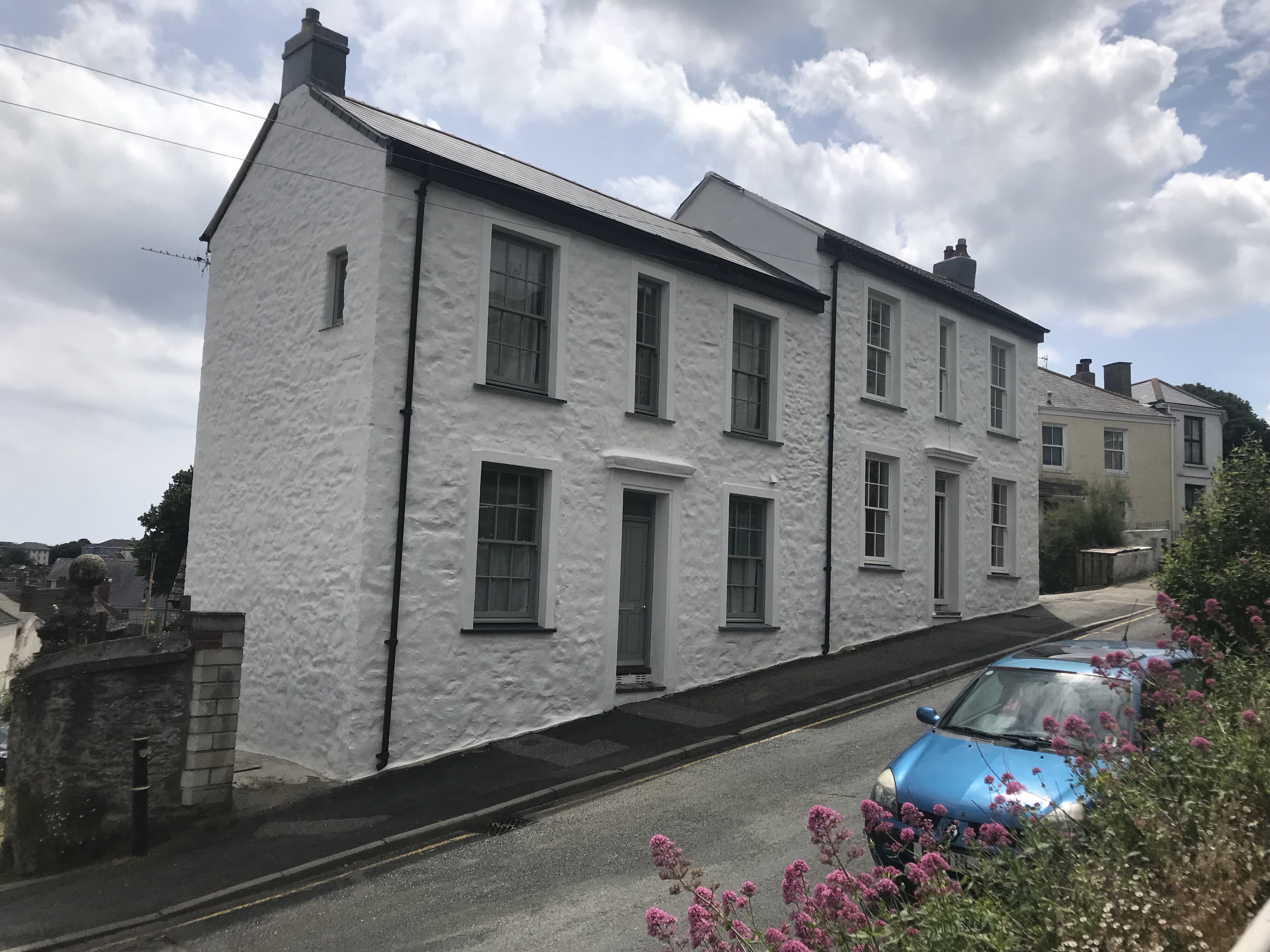 Lime rendered and lime painted town house in falmouth. Quality renorvation. 