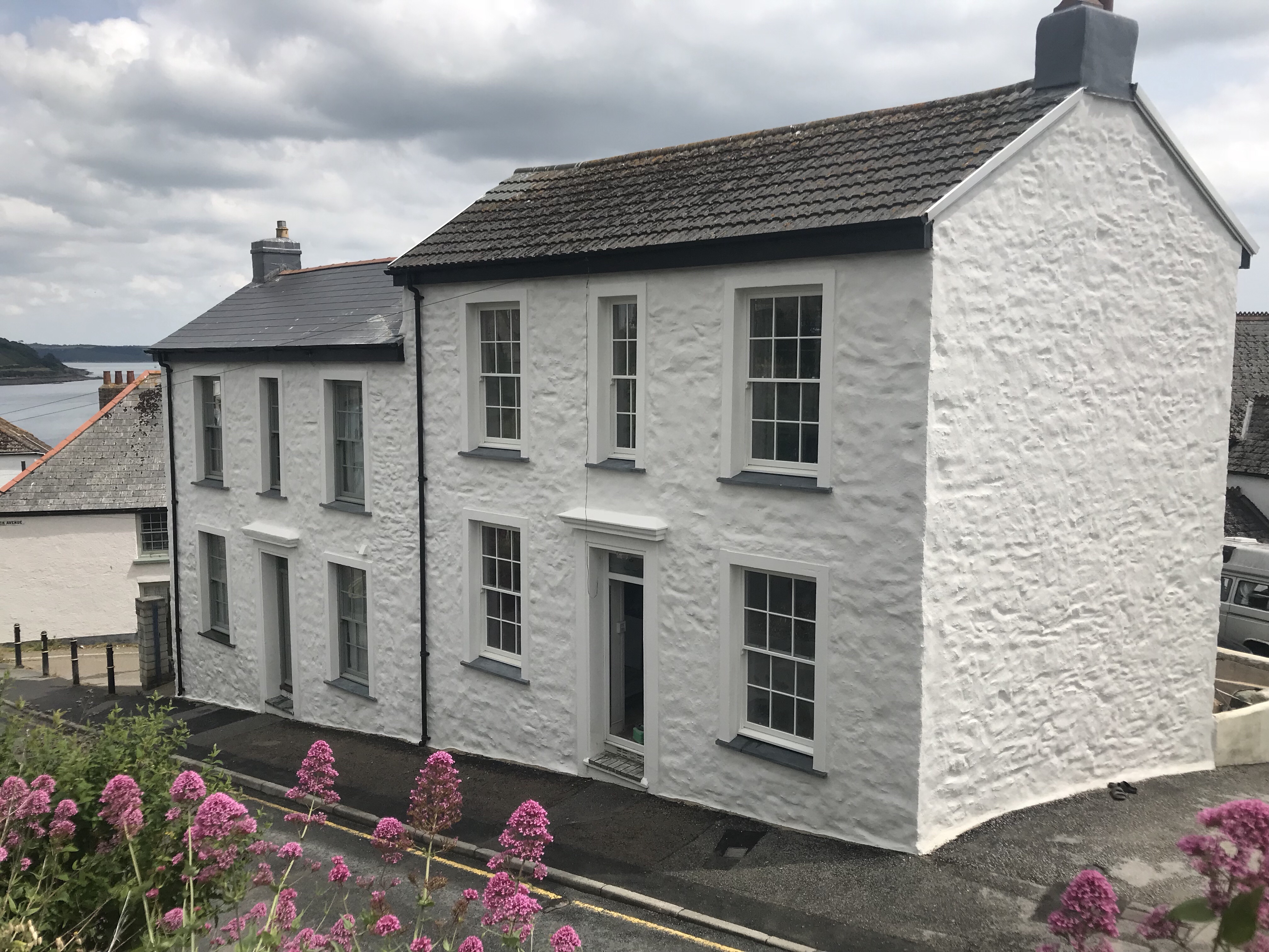 Falmouth bad rub render. Old stone property renovated using lime render and hydrophobic mineral paint. Quality heritage restoration Renorvation. 